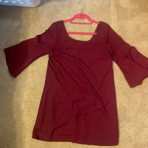 Woman’s quarter sleeve loose burgundy dress